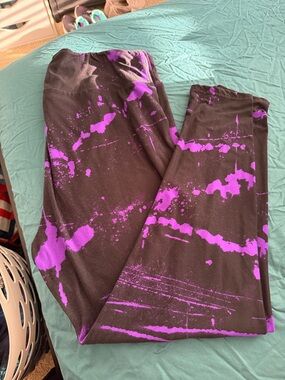 LuLaRoe Black Leggings with Purple Splatter